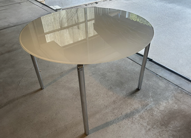 FRITZ HANSEN   PLANOラウンドテーブル