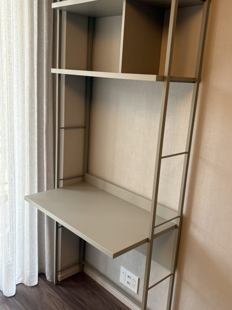 BoConcept Calgaryワークステーション収納