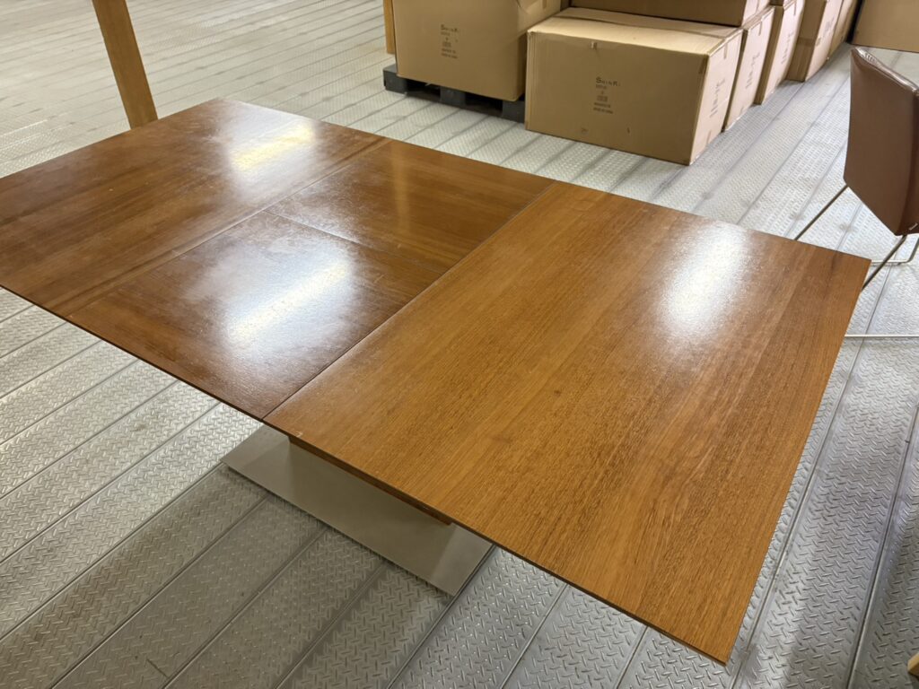 BoConcept Milano伸縮式ダイニングテーブル