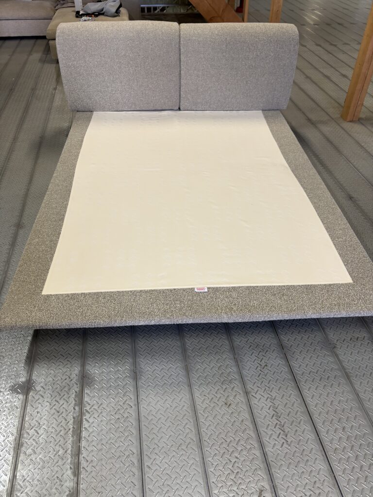 Cassina L31 SITE クイーンサイズベッド